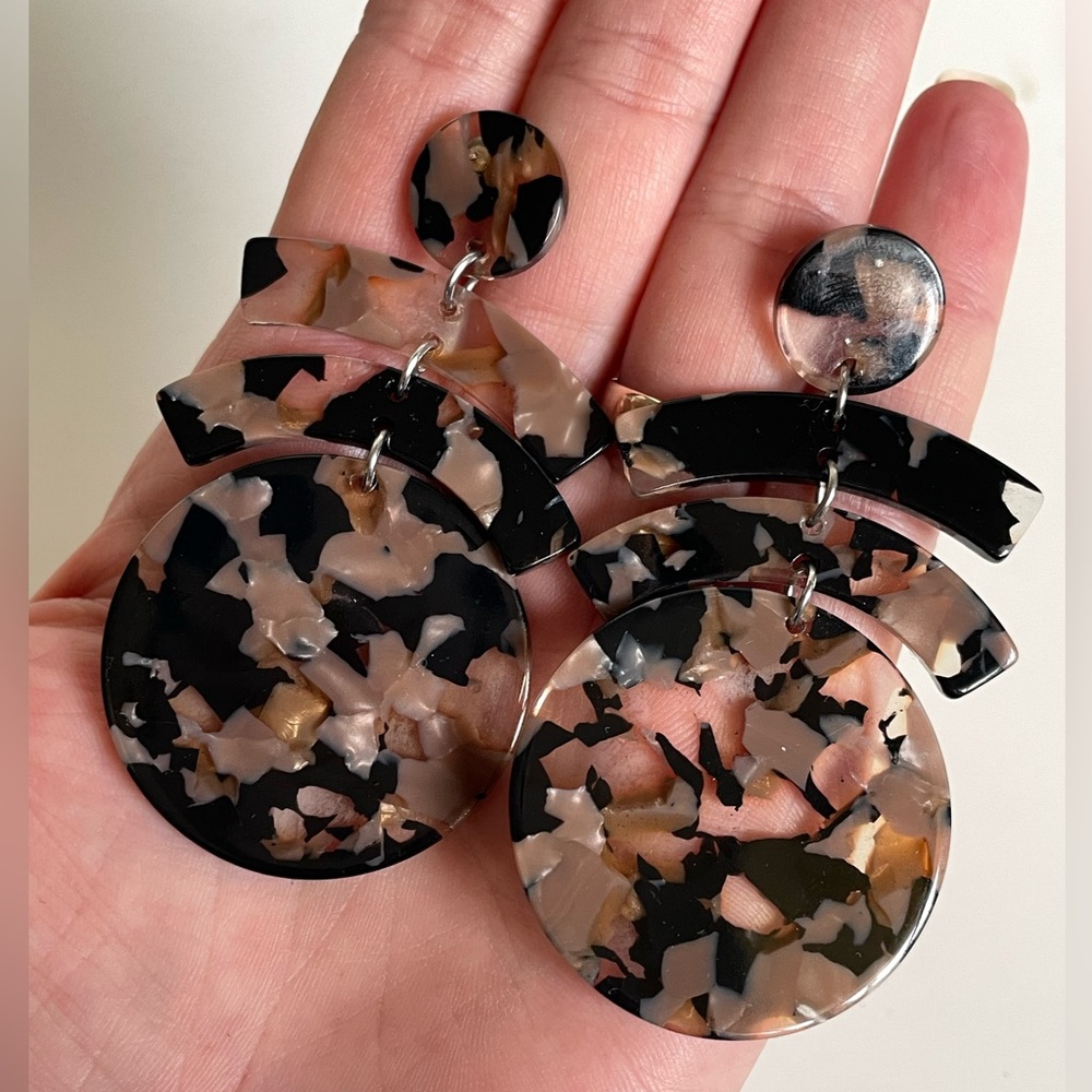 Tortoiseshell dangling earrings - Picture 5 of 7